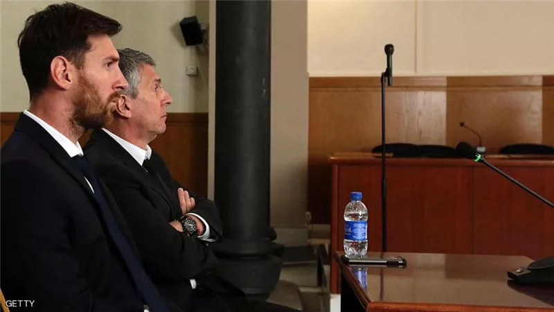 بعد اجتماع مع والده.. ميسي يقرر البقاء مع برشلونة حتى نهاية عقده