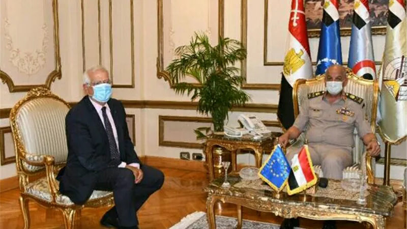 الفريق أول محمد زكى يلتقى نائب رئيس المفوضية الأوروبية