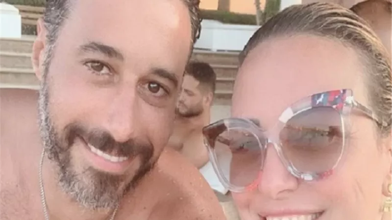 أهداف الصداقة.. ريهام عبد الغفور تشعل السوشيال ميديا برفقة أحمد السعدنى فى المصيف
