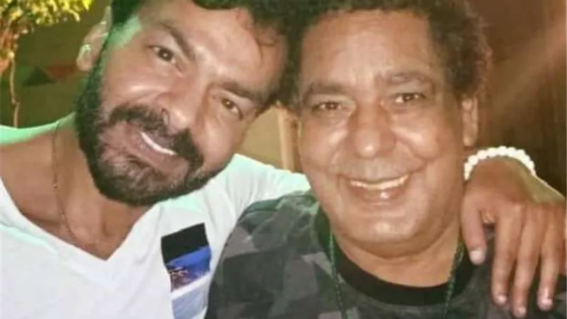 محمد محيي يزور الكينج للاطمئنان على صحته