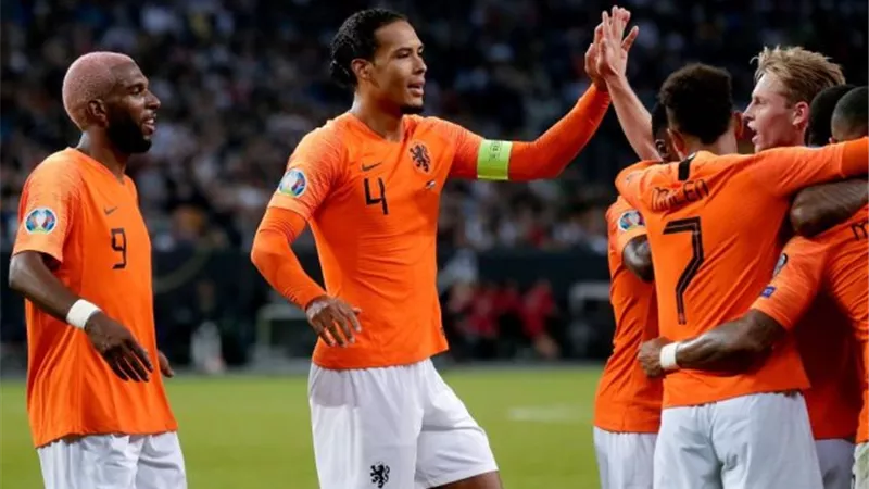 هولندا تواجه بولندا في أقوى مباريات دوري الأمم الأوروبية