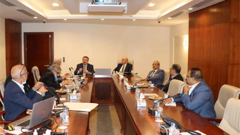 لجنة تنفيذ مشروع مستشفى بنها التخصصى الجديد تناقش بدء أعمال الحفر