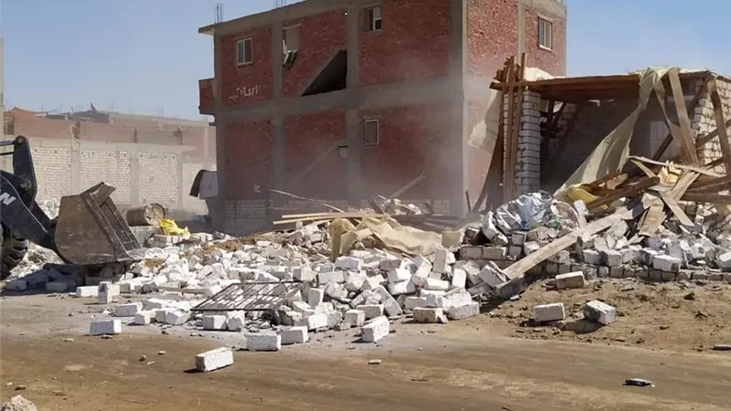 تنفيذ ٢٨ قرار إزالة بمساحة ٧٥٥٠ مترا بالسويس