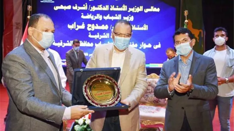 وزير الشباب ومحافظ الشرقية فى حوار مفتوح مع شباب المحافظة.. بالصور