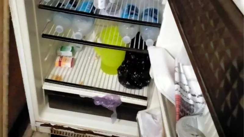 تحريز ٢٠ ألف دواء مخالف وتشميع صيدلية غير مرخصة فى أبوكبير.. بالصور