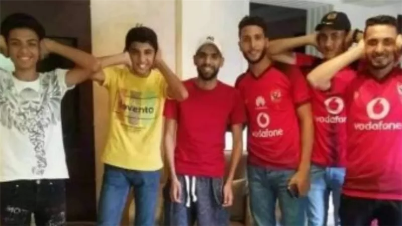 شاهد .. وسط هتافات 