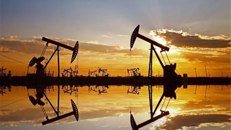هبوط أسعار النفط بنسبة 3% متعرضا لأكبر خسارة أسبوعية