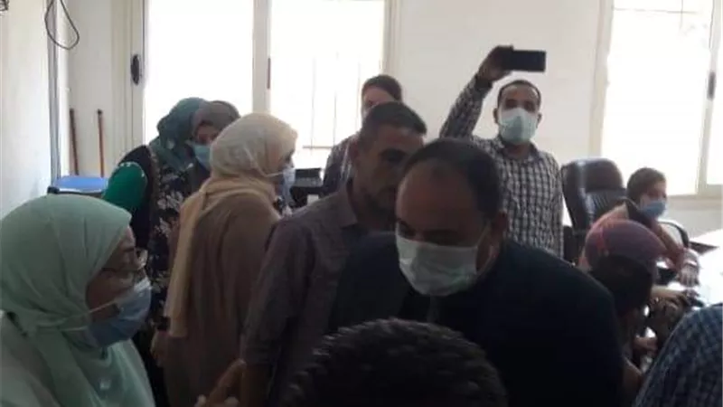 رئيس حي المعصرة يؤكد علي سرعة تقديم ملفات التصالح حتى نهاية سبتمبر