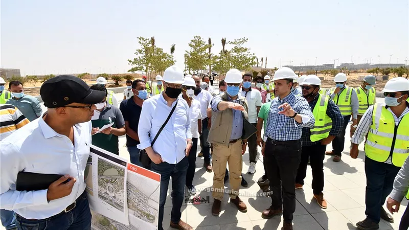 وزير الإسكان يتفقد سير العمل بمشروع الحدائق المركزية بالعاصمة الإدارية الجديدة