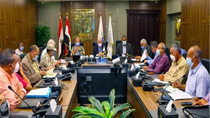 فوده يناقش مشروعات الاسكان بالمحافظة