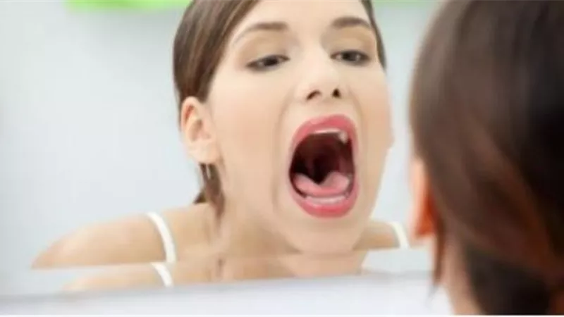 هل يمكنك الكشف عن كورونا من التهاب اللسان ..تعرف على الحقيقة