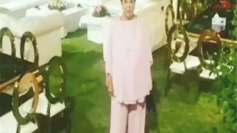 ابنة رجاء الجداوي تحيى أول ذكرى ميلاد لها بعد رحيلها.. فيديو