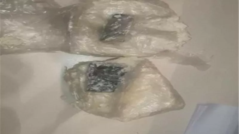 ضبط راكب يحاول تهريب قطع حشيش بالمطار