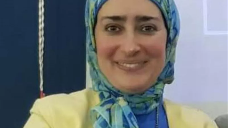 أحذية ذاتية التنظيف مشروع تخرج طلاب الغزل والنسيج بفنون تطبيقية حلوان.. بالصور