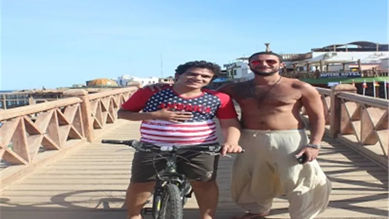 مينا فوزي يُروج لفيلم 