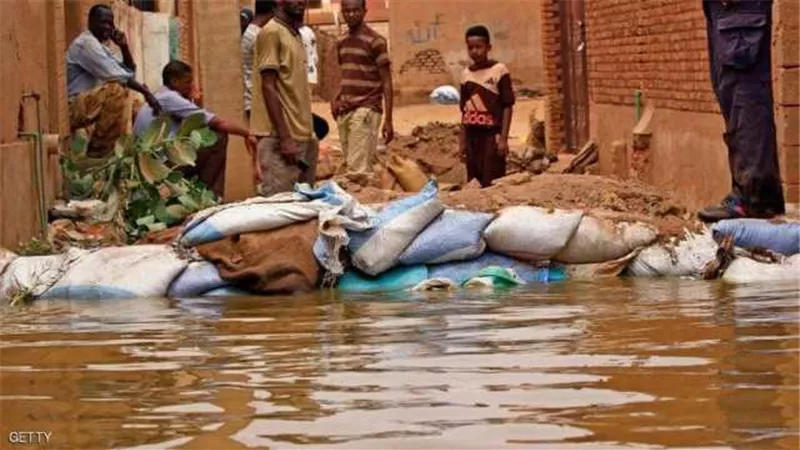 مأساة جديدة في السودان.. الفيضانات تبتلع 3 مسنين مرضى