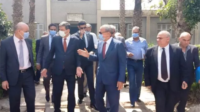 الهجان يلتقي رئيس البنك الزراعى لمناقشه تطوير مشروع الـ30 مليون بيضة بالخانكة
