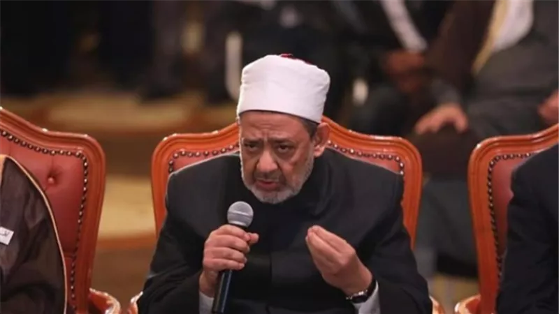 بيت الزكاة: التكفل بمصاريف الأولى على الثانوية علمي ومعاش شهري لأسرتها بتوجيهات من الإمام الأكبر