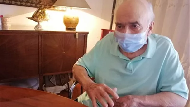 تجهيز مقبرة الدكتور يوسف والي استعدادا لمراسم الدفن بمسقط رأسه بالفيوم