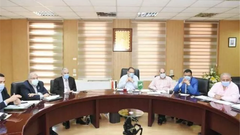 محافظ الشرقية يطلب سرعة توصيل المرافق لمشروعات الأبنية التعليمية