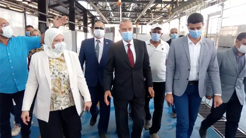 محافظ القليوبية يتفقد ويفتتح مشروعات قومية بتكلفة 766 مليونا بالخانكة