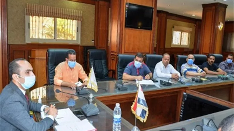 نائب محافظ سوهاج يعقد اجتماعا مع وحدة مبادرة 
