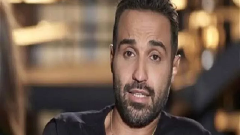 بستايل صيفى جذاب.. احمد فهمى يخطف الانظار