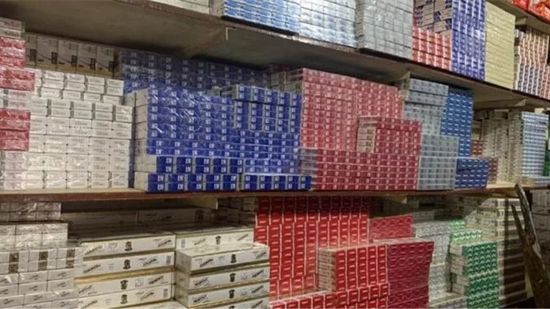 الرقابة الادارية تضبط كمية كبيرة من السجاير المهربة والمعسل بالاسماعيلية