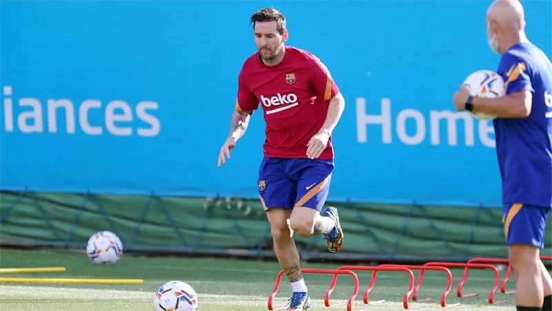 كواليس أول اجتماع بين ميسي ومدرب برشلونة الجديد