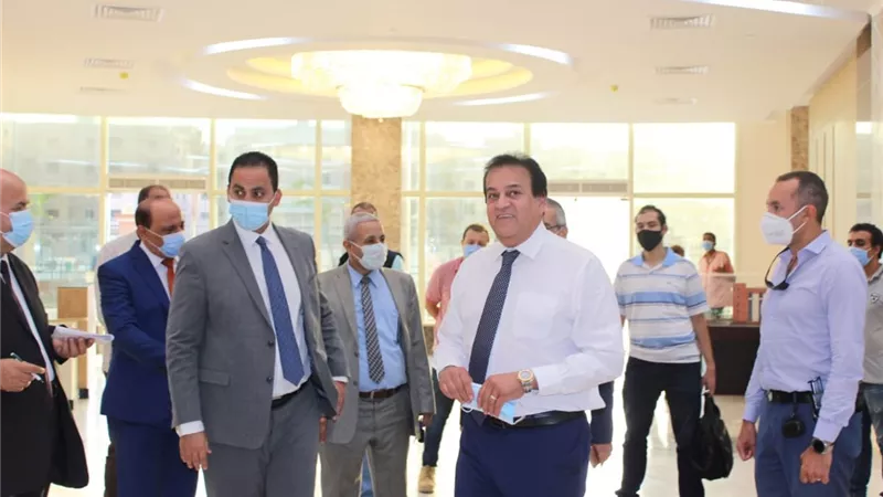 عبد الغفار يتفقد مبنى وزارة التعليم ومجمع التعليم الخاص بالقاهرة الجديدة