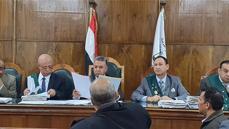 عزل أستاذ الأزهر اعتصم بأطفاله فى مكتب عميد الدراسات الأسلامية