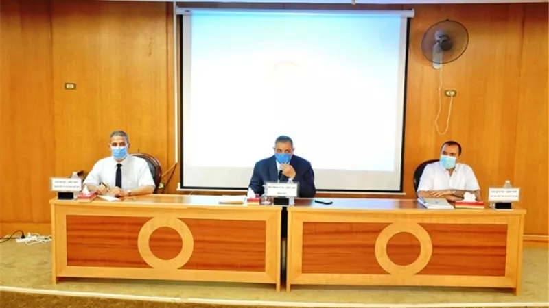 رئيس جامعة كفرالشيخ يوجه بتجهيز البيانات المطلوبة لاستخراج الشهادات الثبوتية للعام الجديد.. بالصور