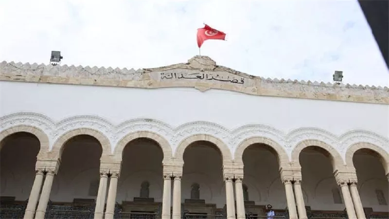 بتهمة نقل عدوى كورونا.. السجن لمواطن تونسي عائد من ليبيا
