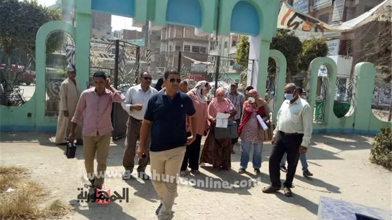 رئيس مدينة أشمون يسلم حديقة الطفل وحديقة الورد لهيئة الابنية التعليمية للبدأ في تطويرها