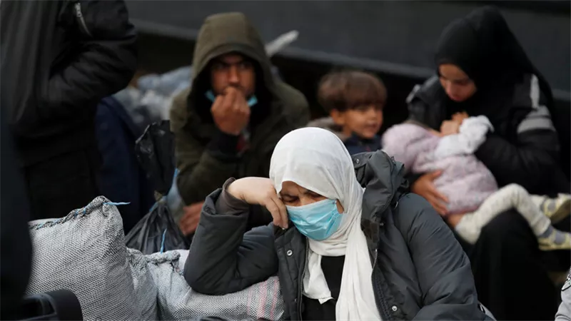 اليونان تفرض عزلا تاما على 3 مخيمات للمهاجرين بسبب كورونا