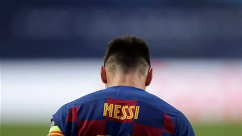 نصر عزام: عقد المليار يورو من أديداس لميسي تأثر بعد أزمته مع برشلونة