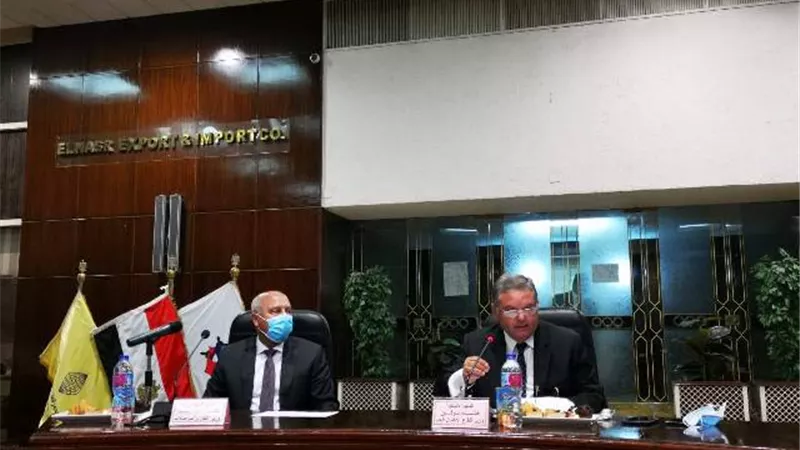 وزيرا النقل وقطاع الأعمال يبحثان مع المجالس التصديرية سبل تعزيز التجارة الخارجية