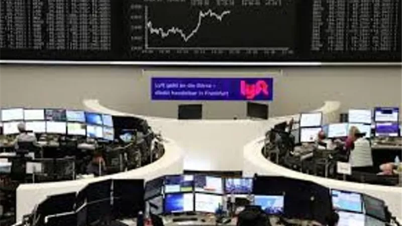 أسهم أوروبا تصعد وأسترا زينيكا يهوى بفعل توقف تجارب لقاح لكورونا