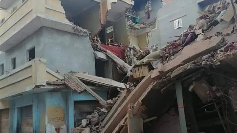 بالصور.. إصابة ٣ اشخاص فى انهيار منزلين بشربين في الدقهلية