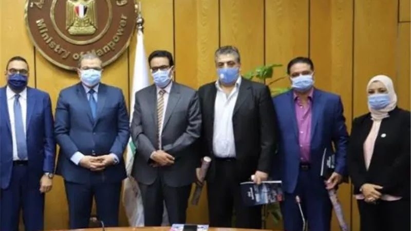 عمال لبنانيون يقدمون الشكر والتقدير للرئيس السيسي علي دعمه لبلادهم في حريق مرفأ بيروت