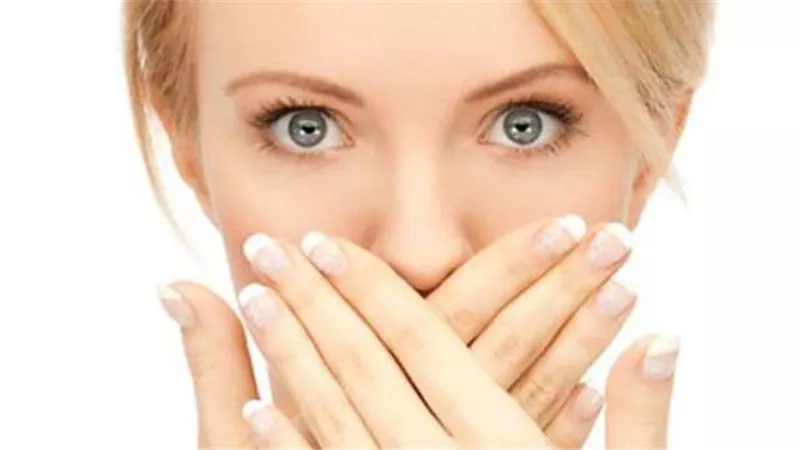 رائحة الفم الكريهة تحذرك من مرض مزمن