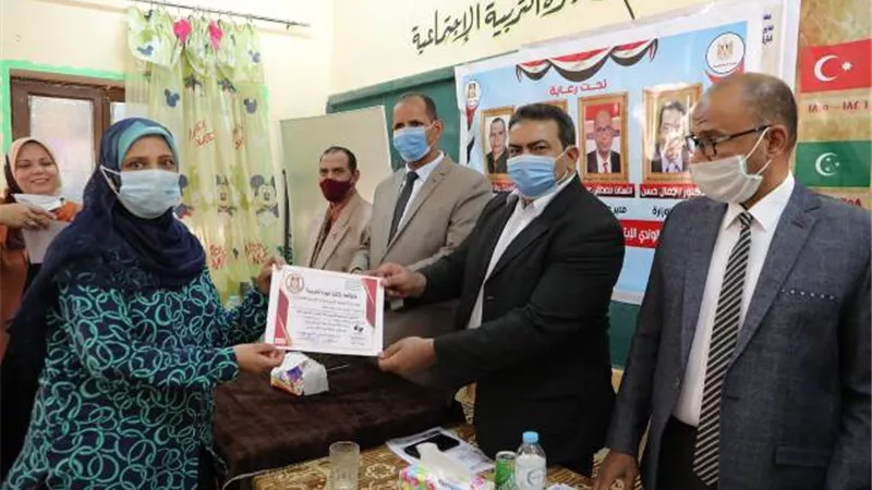 مدير تعليم الوادى الجديد يشهد ختام دورة تدريب لغة الإشارة للمعلمين بالخارجة.صور