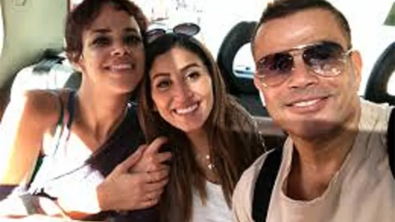 وصلة غزل بين دينا الشربيني وابنة عمرو دياب