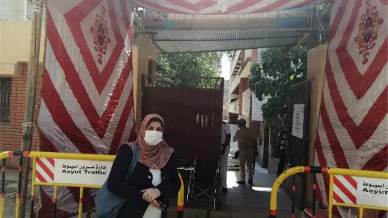 د. اسماء عبدالرحمن خلال الادلاء بصوتها :الرئيس السيسي اعطى للمرأة حقوقا كثيرة واعتلت في عهده أعلى المناصب