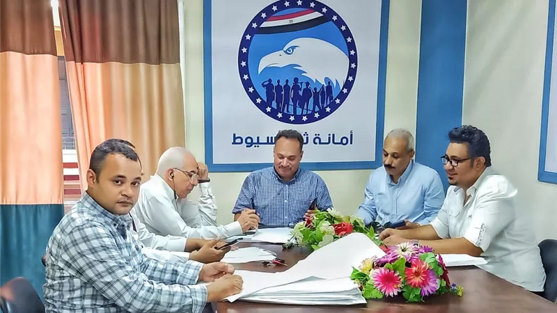 الفائز بإنتخابات الشيوخ بأسيوط في الجولة الأولي يعقد غرفة عمليات لمتابعة الإعادة