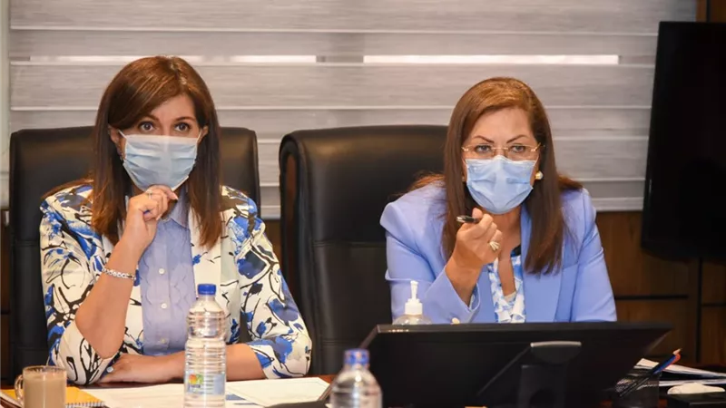 وزيرتا الهجرة والتخطيط يستكملان العمل المشترك لتنفيذ مبادرة «نورت بلدك»