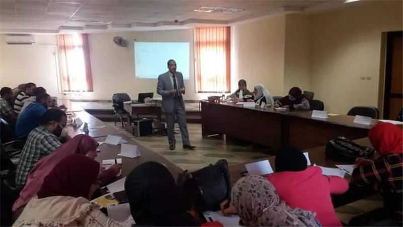 دورة تدريبية لأعضاء هيئة التدريس عن الأمان المعملي بجامعة بنها