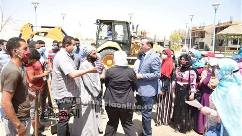 رئيس جامعة سوهاج يشارك في تشجير محيط كلية الزراعة..صور