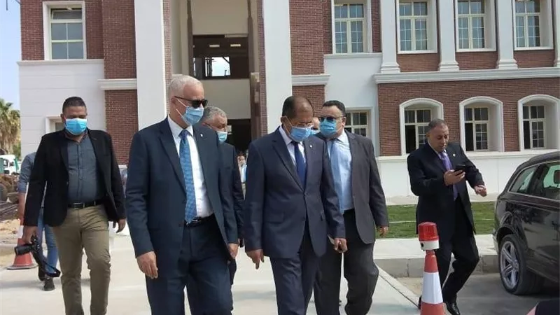 الكردي يفتتح قاعة مجلس الجامعة فى ثوبها الجديد