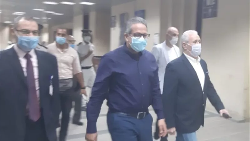 استعداد للموسم الجديد.. وزير الآثار والسياحة يصل الى الأقصر
